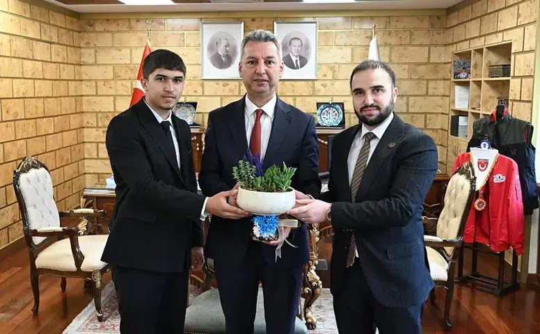 Gençlik Meclisi’nden Rektör Okumuş’a Hayırlı Olsun