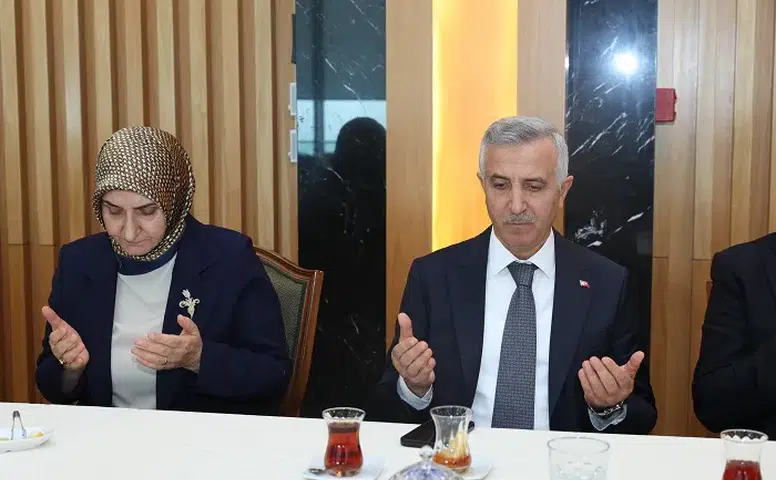 Vali Ünlüer’den Anneler Günü’nde Anlamlı Mesaj: Annelerinizin Kıymetini Bilin