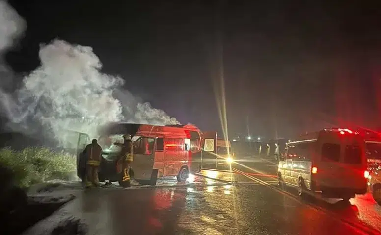 Türkoğlu-Ceceli Yolunda Kaza: Servis Alev Aldı