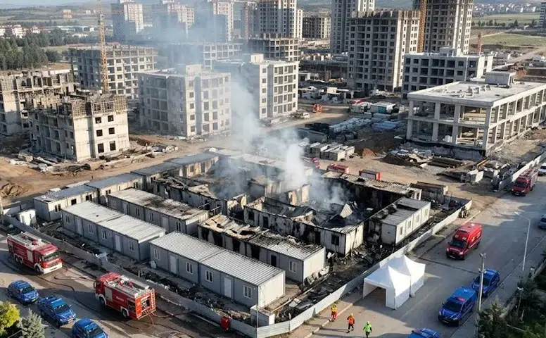Kahramanmaraş’ta Şantiye Kamp Alanında Yangın: 1 Ölü, 6 Yaralı