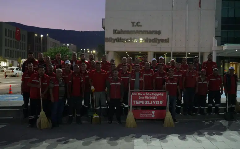 Büyükşehir Belediyesi'nden Bayram Arefesine Özel Temizlik Çalışmaları Sürüyor