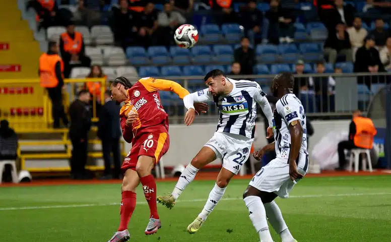 Galatasaray sezonun son maçında Kasımpaşa'ya yenildi