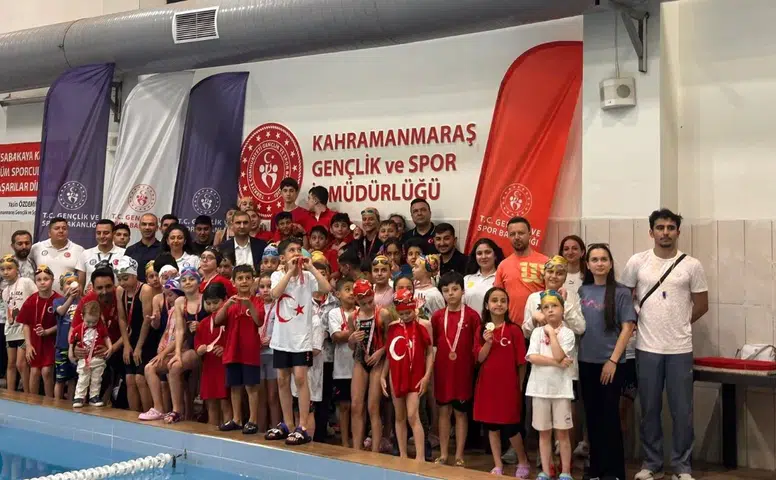 Kahramanmaraş'ta 19 Mayıs Bayramı Yüzme Yarışları'nda 75 sporcu ödül aldı!