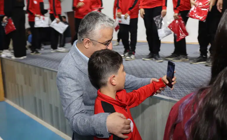 Elbistan’da Başarılı Öğrenciler Ödüllendirildi