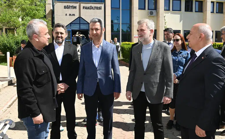 İstiklal Üniversitesi Rektörü Bakan'dan YKS Adaylarına Büyük Destek