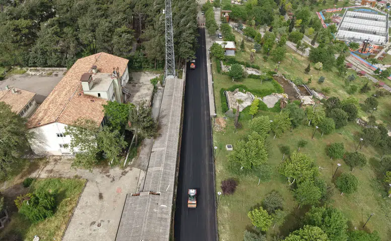 Kahramanmaraş'ta Büyükşehir Belediyesi asfalt seferberliğiyle yolları yeniliyor