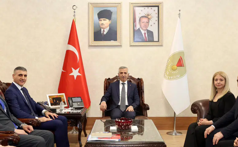 Vali Ünlüer’den SGK Haftası’nda Personeline Tebrik