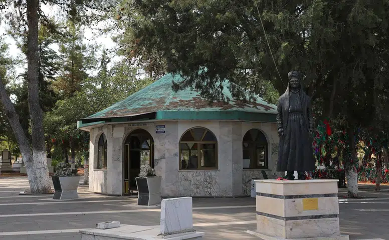 Türbe Heykeline Saldıran Şüpheli Gözaltına Alındı!