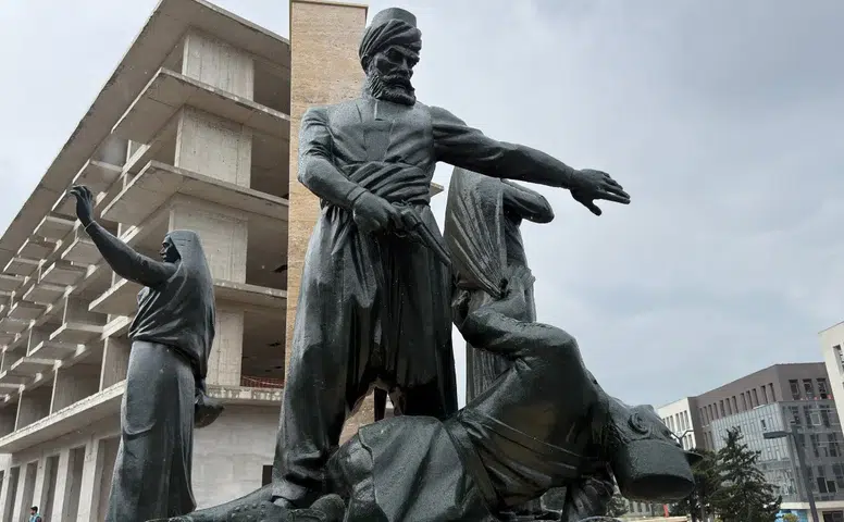 Kıbrıs Meydanı’ndaki Anıt Yeniden Ait Olduğu Yerde