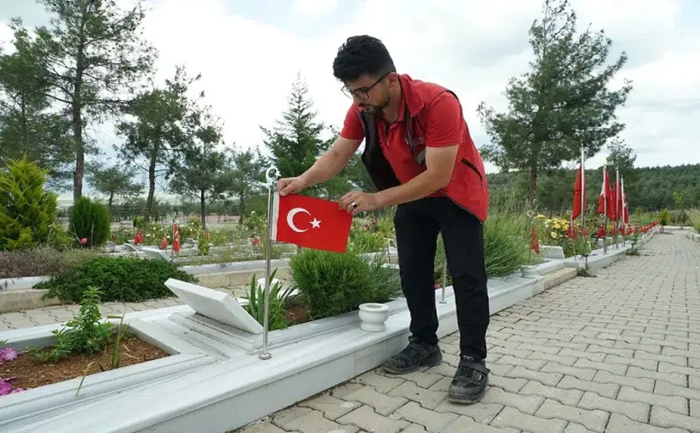 Kapıçam Mezarlığı Bayrama Hazırlanıyor