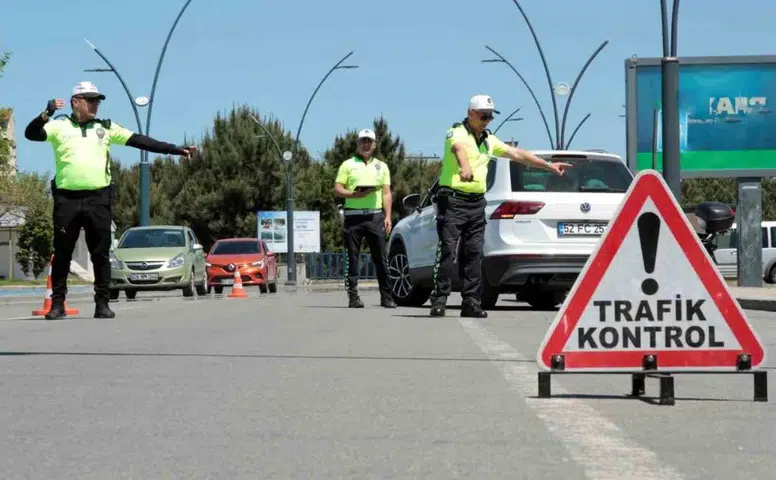 Trafikte Sıkı Denetim: 3 Bin 133 Sürücüye İşlem!