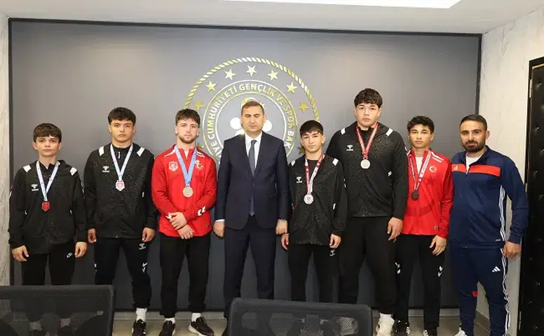 Göksun’un Gururu Güreşçilerden Türkiye’ye Damga