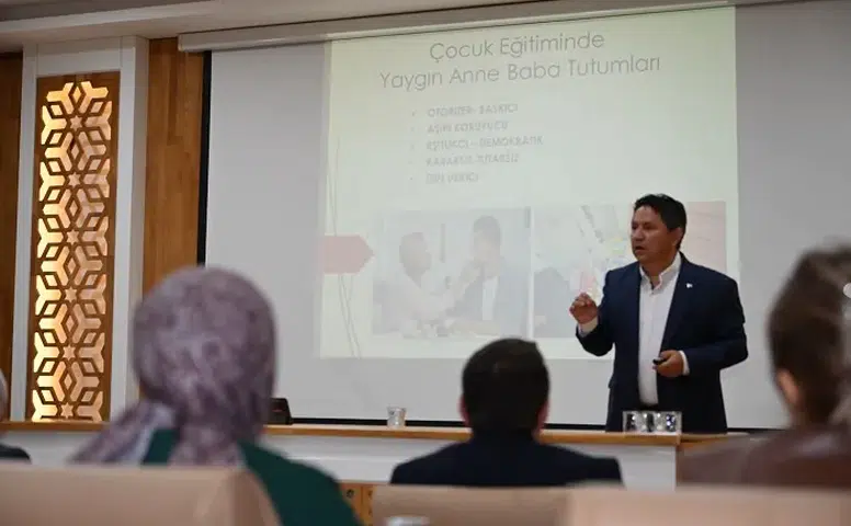Türkoğlu Belediyesi’nden Personele "Bilinçli Aile" Eğitimi