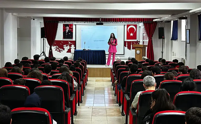 Kahramanmaraş’ta Gençlere Çocuk Hakları Anlatıldı