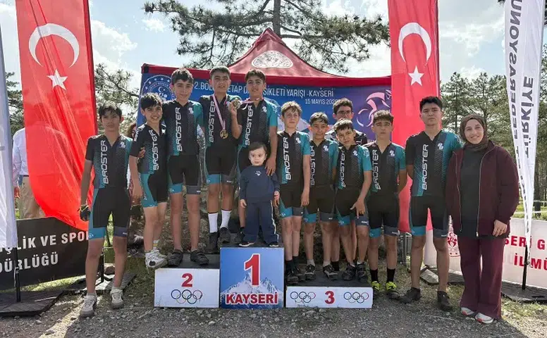 Kayseri’de Pedallar Başarıya Döndü: Kahramanmaraşlı Gençlerden Çifte Derece