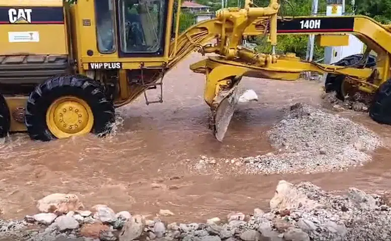 Andırın'da Şiddetli Sağanak Yağış Sele Dönüştü