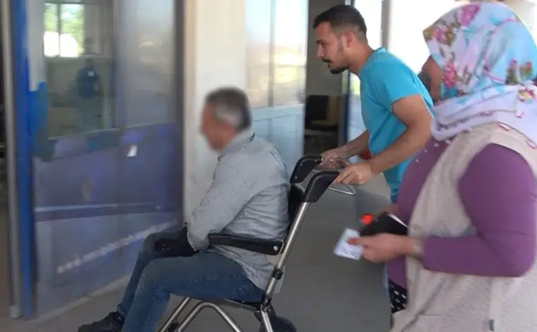 Tosunun Boynuz Darbesiyle Yaralanan Vatandaşa 60 Dikiş Atıldı
