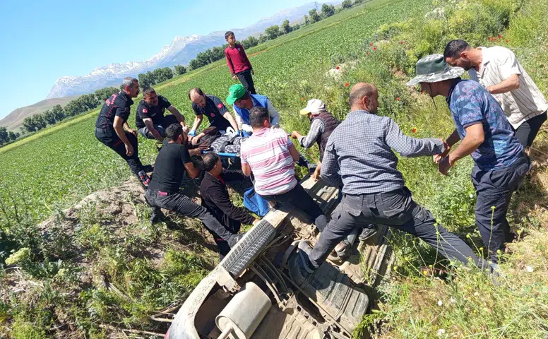 Elbistan'da Kanala Uçan Araçta 4 Kişi Yaralandı