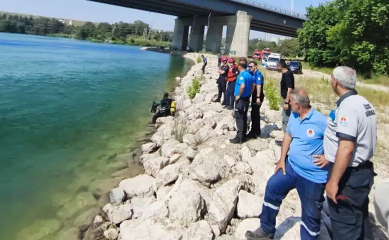 Nehre Giren 17 Yaşındaki Çocuk Hayatını Kaybetti