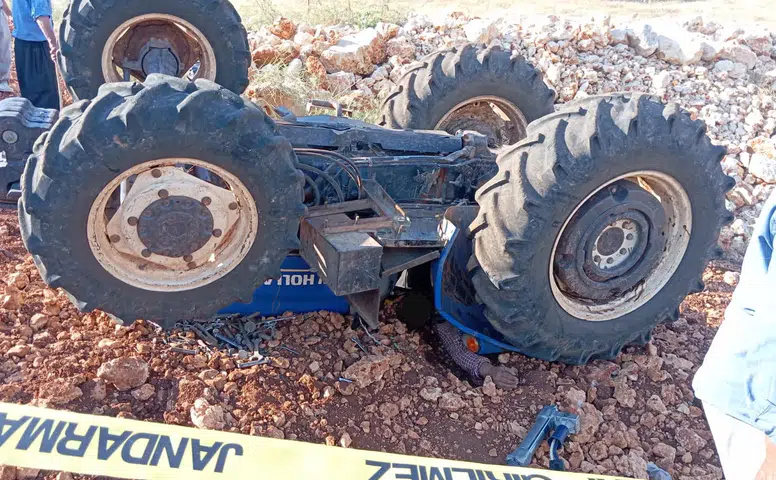 Kahramanmaraş'ta traktör devrildi! 50 yaşındaki sürücü hayatını kaybetti