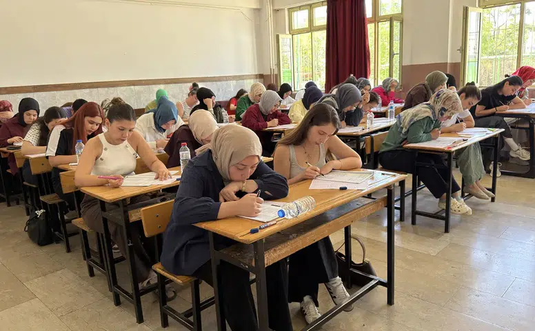Gençler için KPSS deneme sınavı: 5 bin katılımcı, gerçek sınav atmosferi!