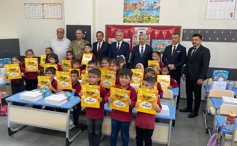 Kahramanmaraş'ta Karne Törenine Vali ve Kaymakamlar Katıldı