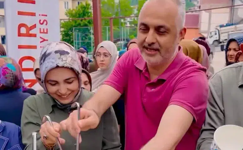 Andırın Belediyesi'nden Vatandaşlara Aşure İkramı