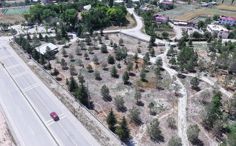 Kahramanmaraş Belediyesi, mezarlıklarda kapsamlı bakım çalışmalarına başladı