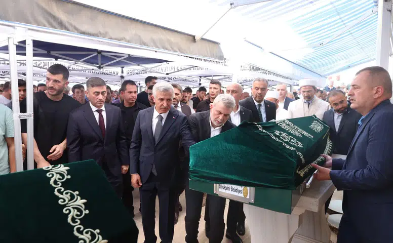 Kahramanmaraş'ta yangında hayatını kaybeden aile için cenaze töreni düzenlendi