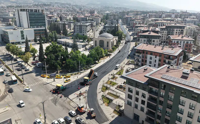 Büyükşehir, Zübeyde Hanım’da İkinci Etaba Başladı; Son Kat Asfalt Seriliyor