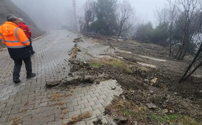 Andırın'daki sağanak sonrası temizlik ve onarım çalışmaları