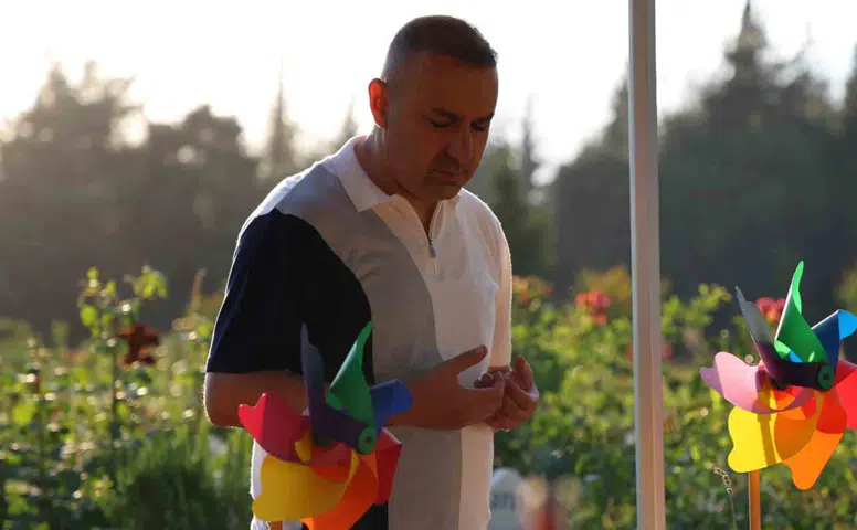 Evlat Hasreti Dinmiyor: Babalar Günü’nü Mezarlıkta Geçirdiler