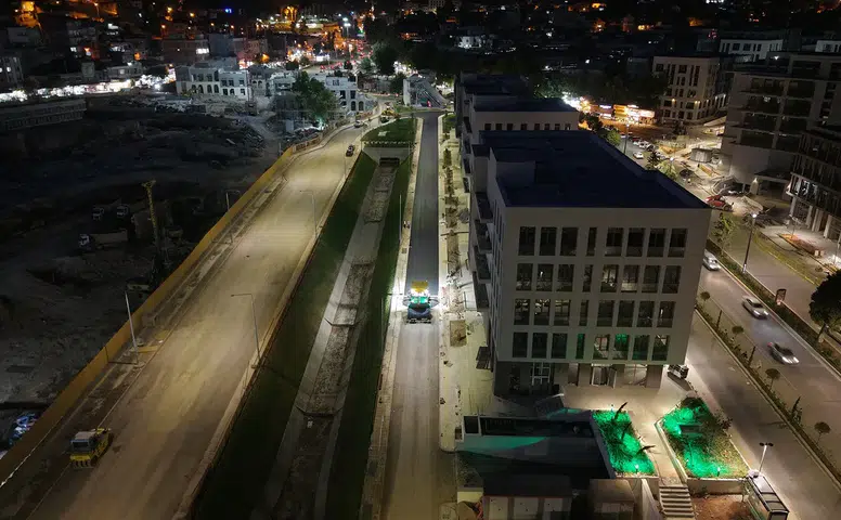 Büyükşehir Belediyesi asfalt çalışmalarını aralıksız sürdürüyor