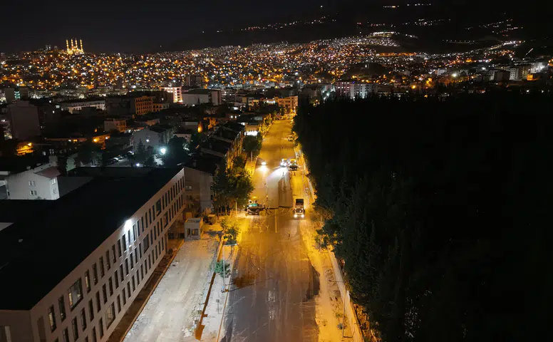 Büyükşehir’den Girne Caddesi’nde Gece Asfalt Mesaisi