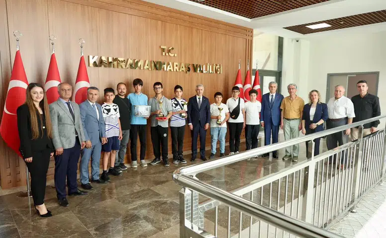 Vali Ünlüer'den Robot Yarışması Şampiyonlarına Tebrik