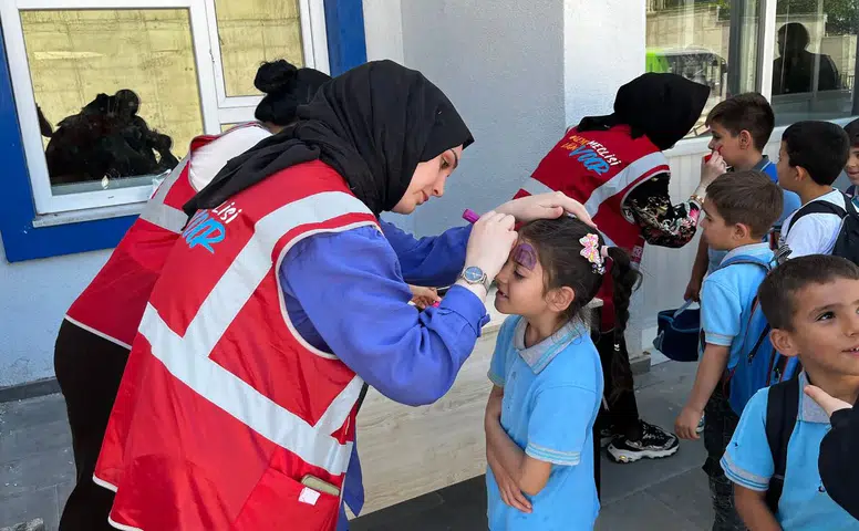 Kahramanmaraş Gençlik Meclisi, Karşıyaka İlkokulu'nda eğlenceli etkinlikler düzenledi