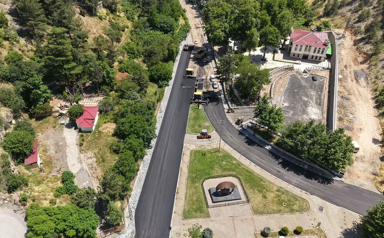 Kahramanmaraş'ta Pınarbaşı Caddesi'nin asfalt yenileme çalışmaları başladı