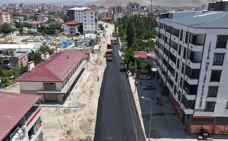 Elbistan'da Hacı Esat Efendi Caddesi 50 milyon TL yatırımla modernleşiyor