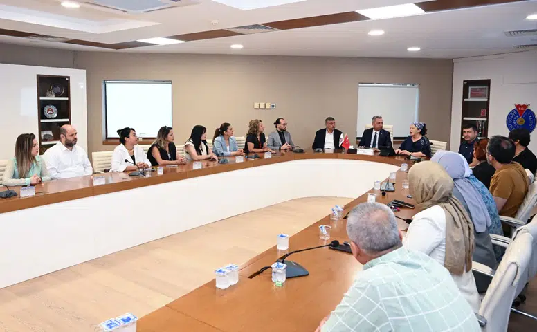 Tekstil ve moda sektörü için üniversite-sanayi iş birliği toplantısı yapıldı
