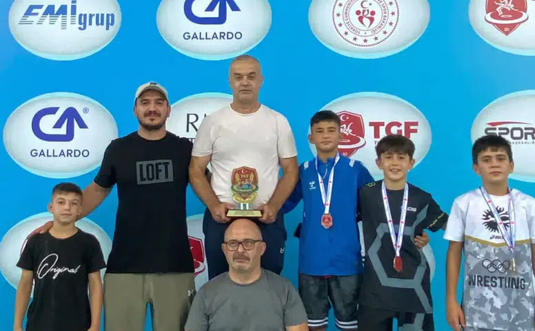 Kahramanmaraşlı Minik Güreşçilerden Türkiye İkinciliği Gururu