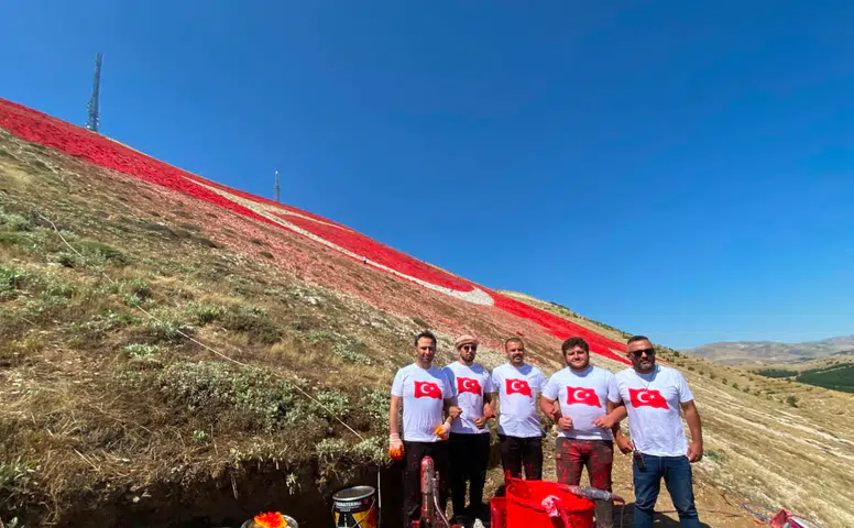 Dev Türk Bayrağı'nın Bakım ve Onarımı Tamamlandı