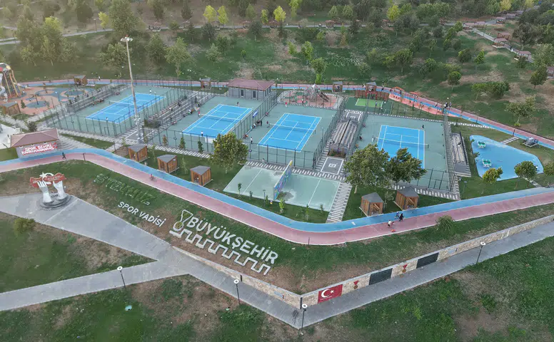 Ödüllü Tenis Turnuvasında Şampiyonluk Heyecanı