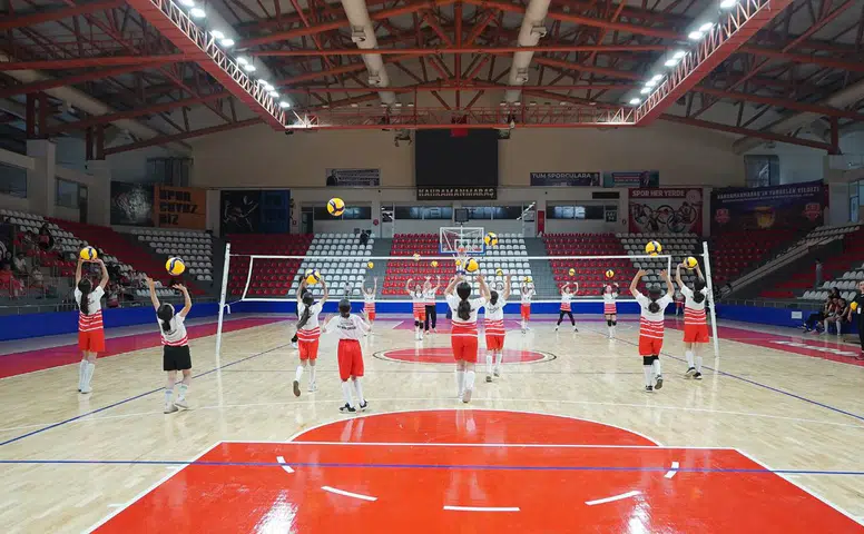 Büyükşehir’den Kadın Voleyboluna Güçlü Altyapı Desteği