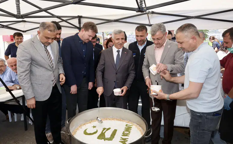 Vali Ünlüer Aşure Programında Vatandaşlarla Buluştu