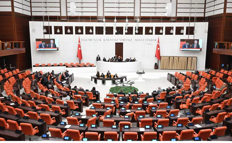 TBMM'den Geçen Torba Yasada Emekli, Sürücü ve Araç Alacaklara Yeni Düzenleme