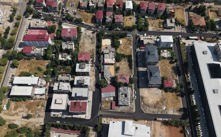 Kahramanmaraş'ta Bahçelievler Mahallesi'nde asfalt seferberliği sürüyor