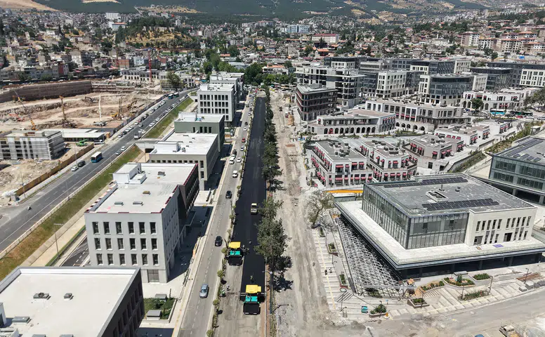Büyükşehir Belediyesi, Azerbaycan Bulvarı'nda asfalt kaplama çalışmalarına hız verdi!