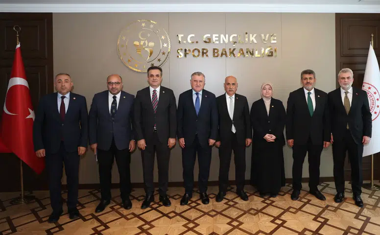 AK Parti Kahramanmaraş Heyeti Bakan Bak ile Spor Yatırımlarını Görüştü