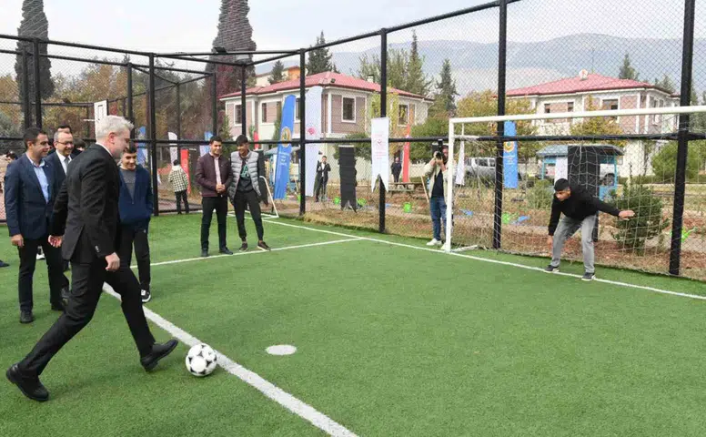 Kahramanmaraş'a 31 Yeni Halı Saha Hizmete Açıldı