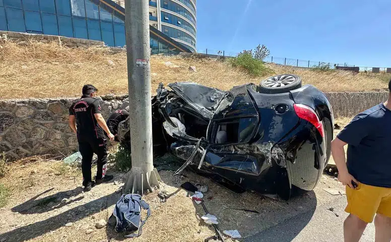 Batı Çevre Yolu'nda Feci Kaza: 2 Kişi Ağır Yaralandı